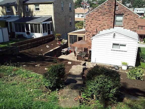 Rear Yard > Patio