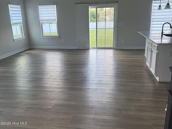 4th image of 407 Green Lake Rd