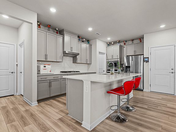 5th image of 203 Red Valor St