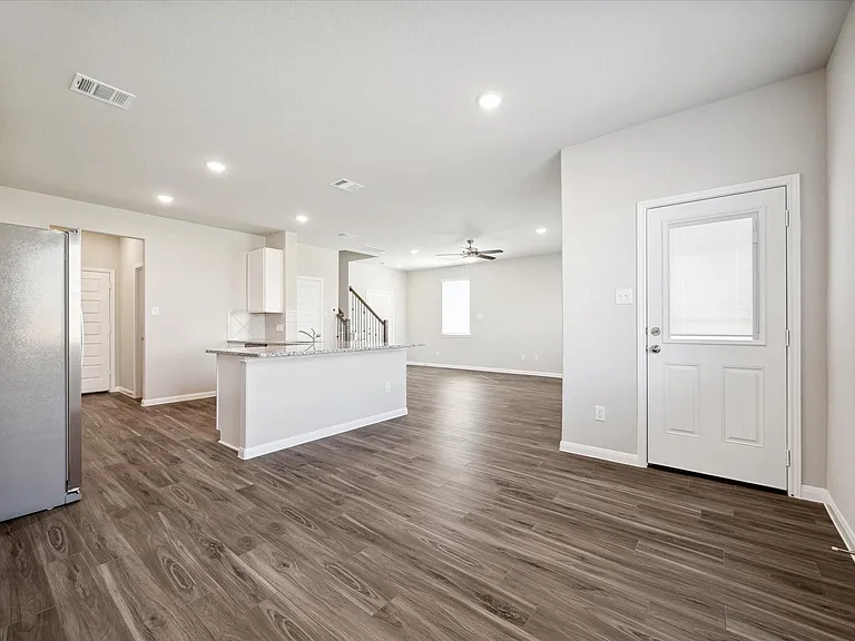 715 Gavin Walker Dr — Photo 5