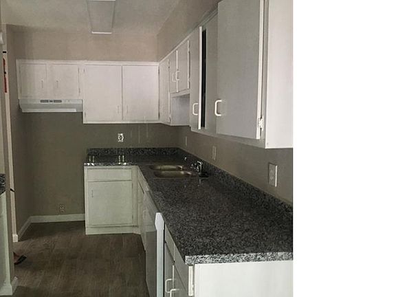4th image of 5625 Antoine Dr #808