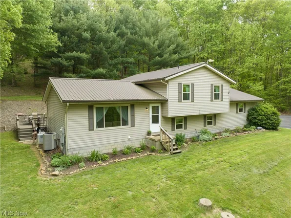 8533 French Hill Rd NW, Bolivar, OH 44612