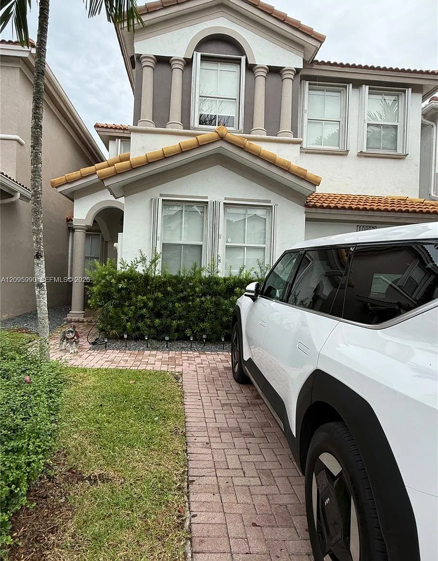 Islands At Doral — Photo 1