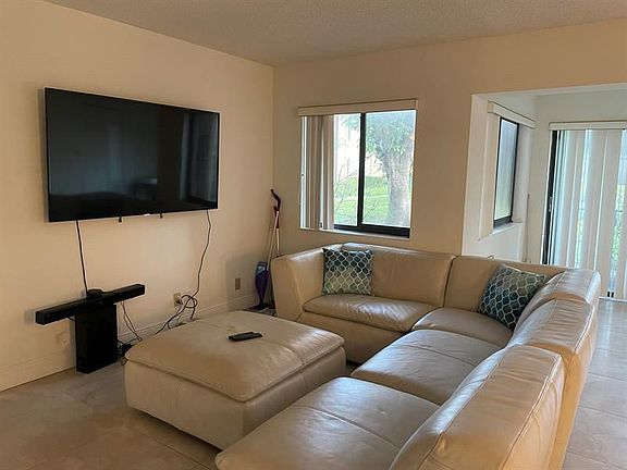 4th image of 518 Shady Pine Way APT B1