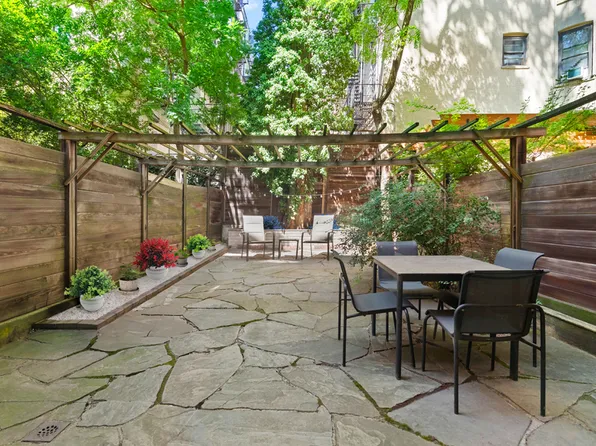 133 Manhattan Avenue image 9 of 20