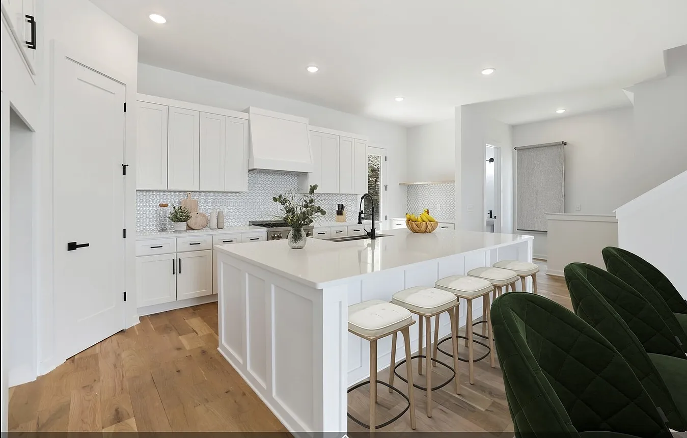 5 bed, 4.5 bath, 3341 sqft, $3,900 — Photo 4