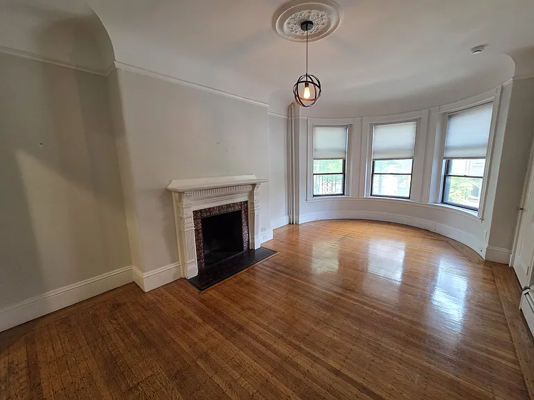499 Beacon St #4 — Photo 1