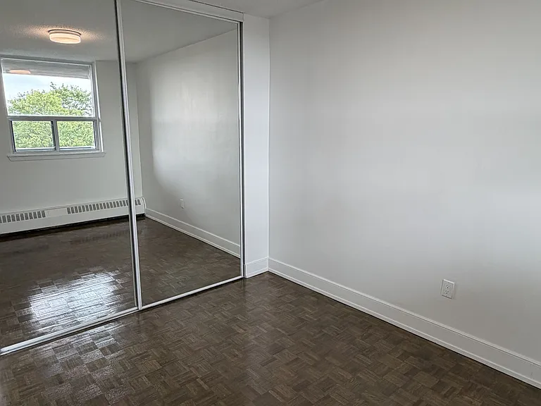 147 Wellington St W #614 — Photo 10