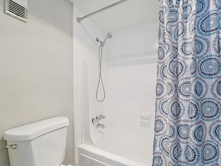 Windsor Manor — Photo 21