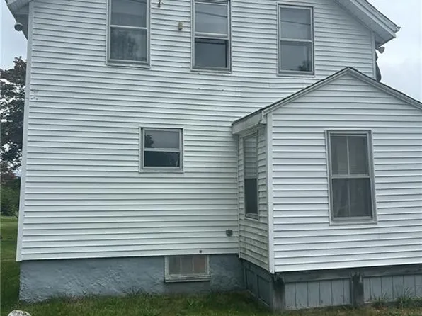 2 Birch St, Tiverton, RI 02878