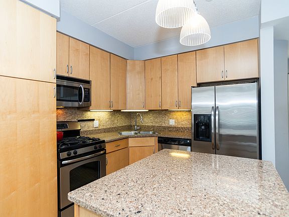 5th image of 2335 W Belle Plaine Ave APT 116