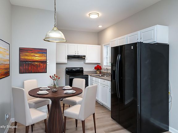 3rd image of 89 N Estate Dr