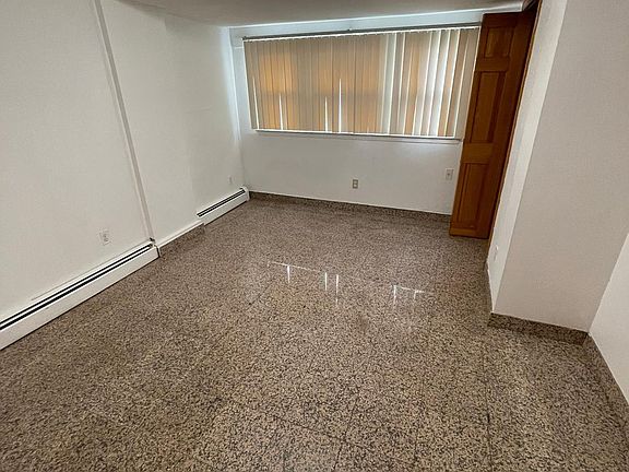 3rd image of 1177A Mace Ave
