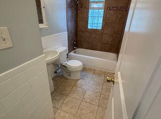21017 Westway Dr APT 1, Rocky River, OH 44116