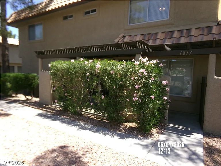 1813 Plum Ct #B — Photo 2
