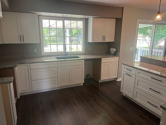 Wellborn soft close cabinets