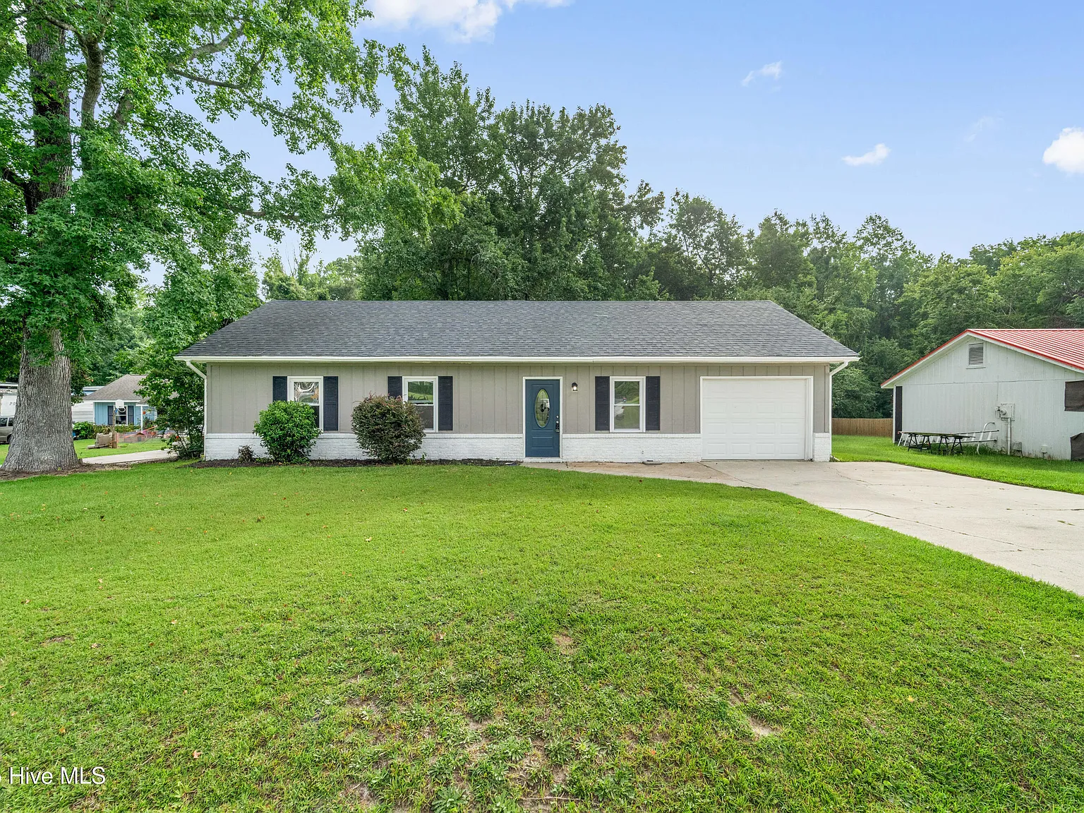 3 bed, 1.0 bath, 1000 sqft, $1,495 — Photo 1
