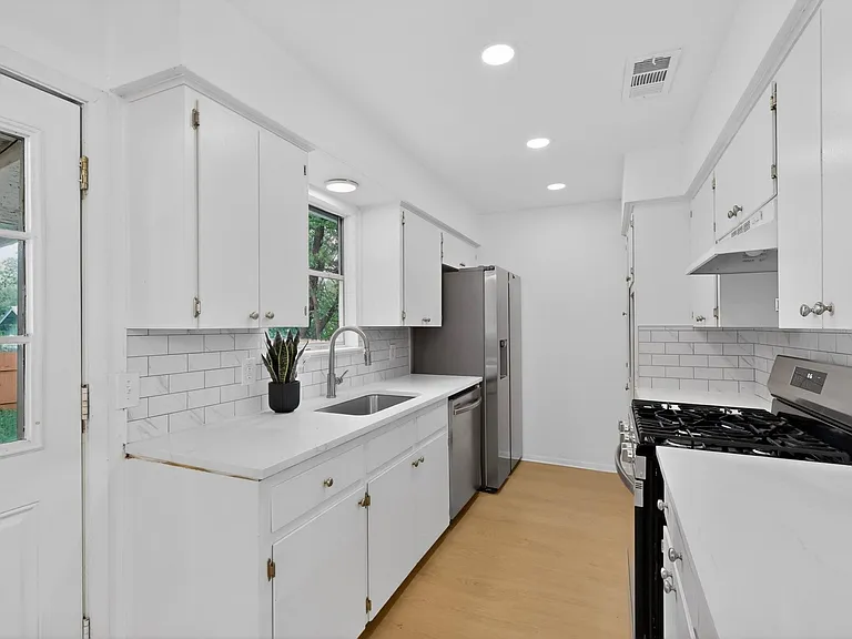 9807 Dallum Dr — Photo 9