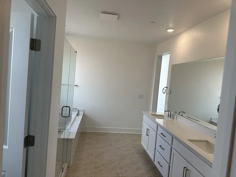 2779 Mulholland Dr — Photo 30