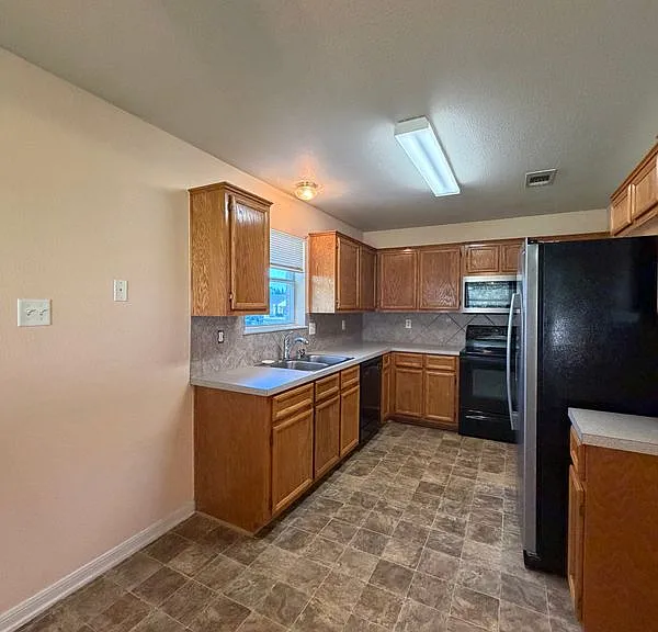 715 Lakeview Dr — Photo 12
