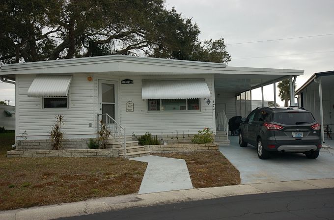 1st image of 174 Cypress Ln W