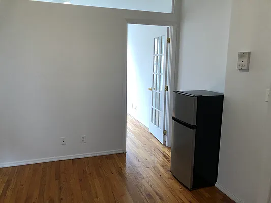 Rented by Waverly Realty Associates | media 4