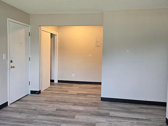 4th image of 321 Finkbine Ln APT 11