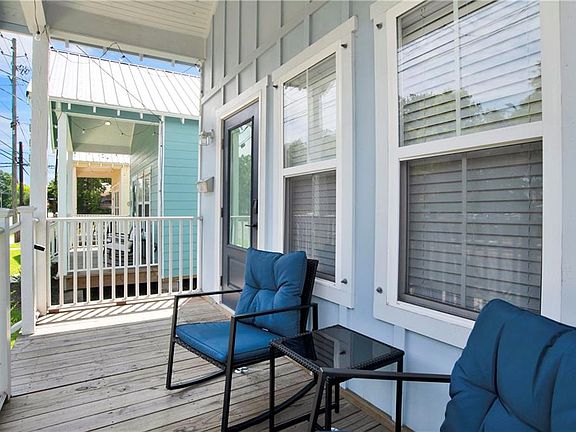 5th image of 555 Congress St