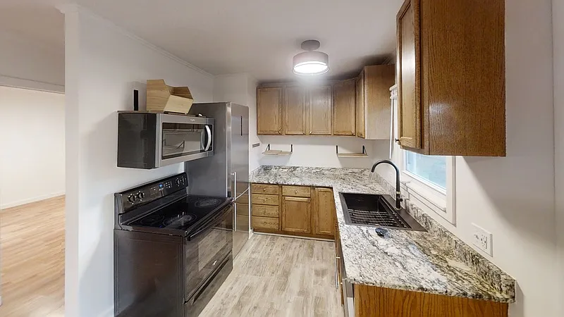 5 bed, 2.0 bath, 1892 sqft, $2,795 — Photo 3