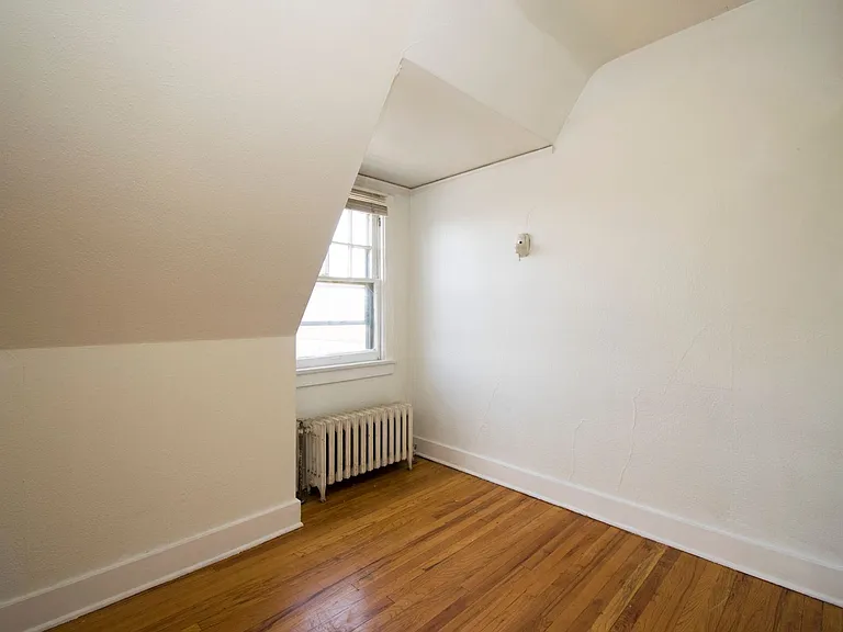 402 S Race St — Photo 8