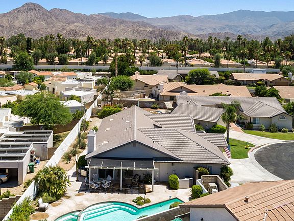3rd image of 75475 La Cresta Dr