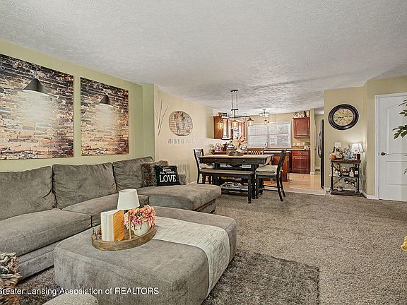 3rd image of 2544 Limerick Cir
