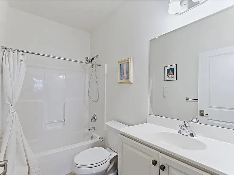 2122 W Brooks St #A — Photo 3