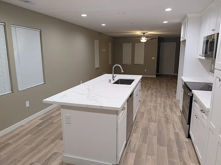 571 Southgate Rd — Photo 3