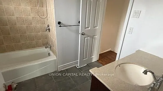465 Hounslow Ave — Photo 28