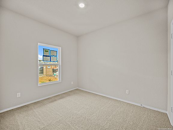 4th image of 254 Landing Ln