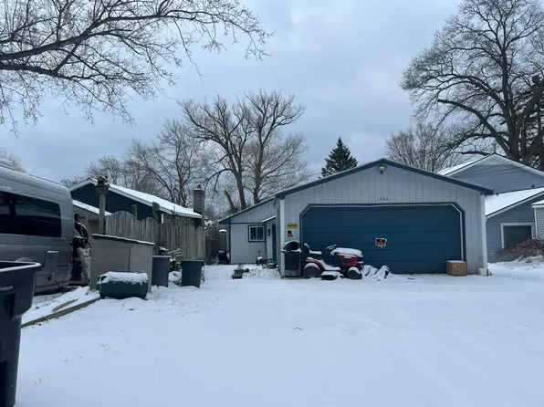 1944 Clubview Dr, Highland, MI 48356