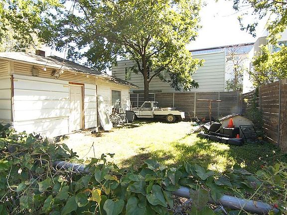 3rd image of 2323 N Carroll Ave