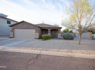 1204 E Silversmith Trl, San Tan Valley, AZ 85143