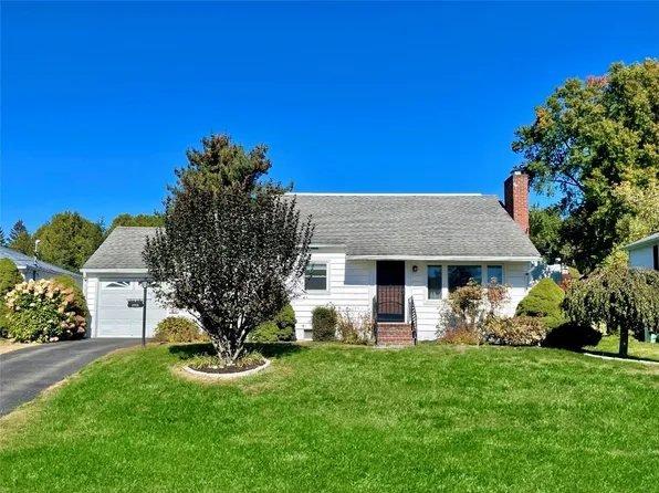 2723 Yale St, Endwell, NY 13760