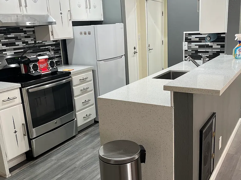 525 Mandana Blvd #203 — Photo 1