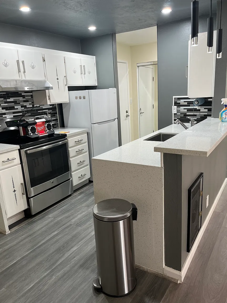 525 Mandana Blvd APT 203 photo 1