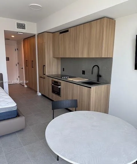121 NE 5th St #2504 — Photo 4
