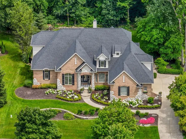 6956 Oakhurst Ridge Rd, Clarkston, MI 48348
