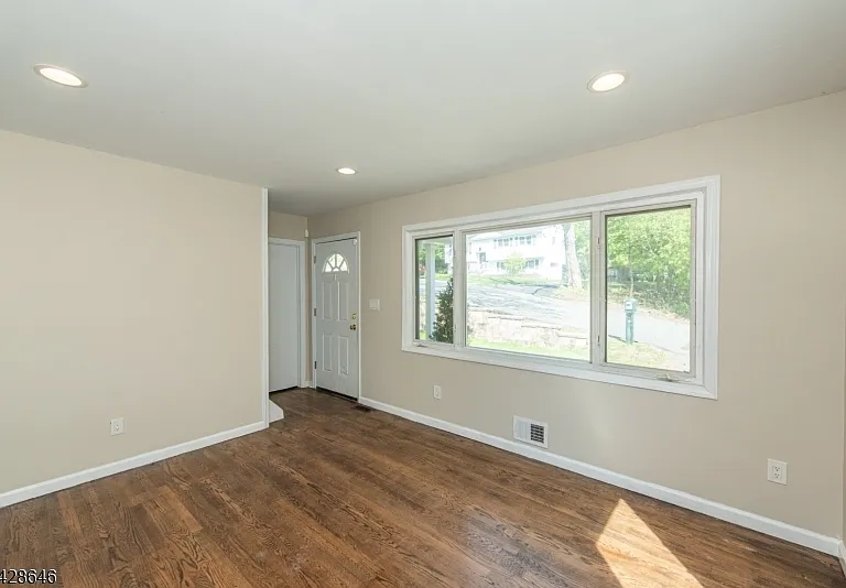 537 Dell Rd — Photo 3