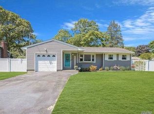 1542 Claas Ave, Holbrook, NY 11741