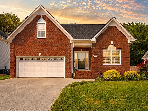 2nd image of 2153 Aberdeen Cir