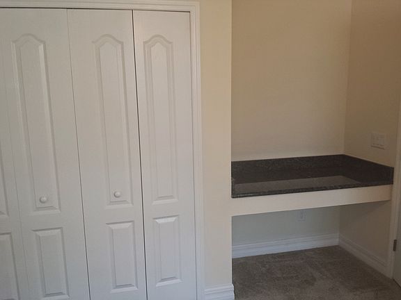 5th image of 412 Hawthorne Ct
