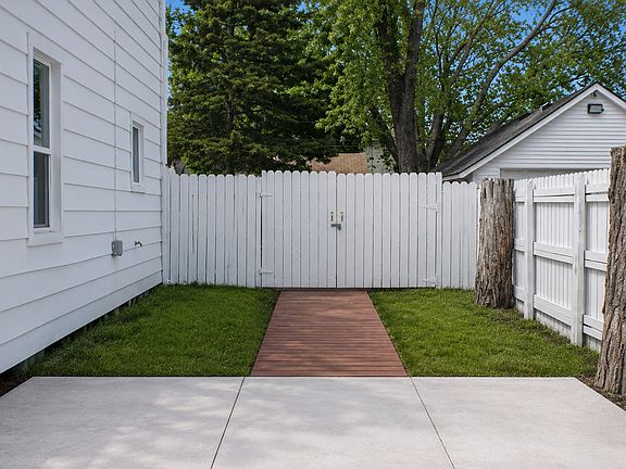 3rd image of 18476 Hazelwood St