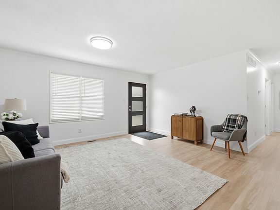 4th image of 310 Kellogg Ln